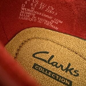 Clarks Collection Women's Tan and Red Shoes